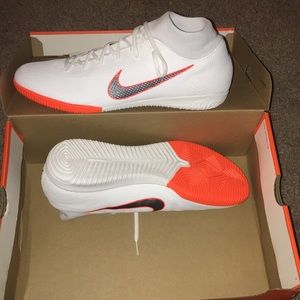 NikeSuperFlyX 6 Academy Indoor Soccer Shoes